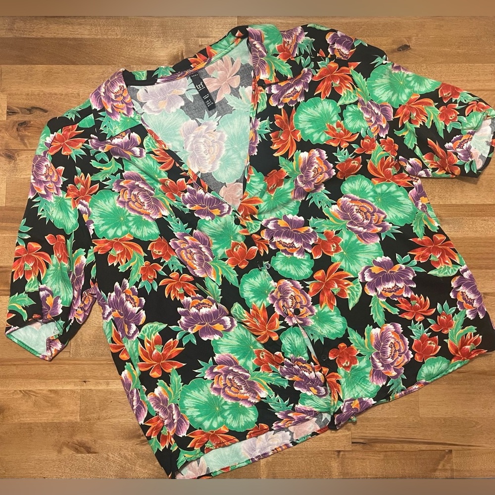 Women’s ZARA TRF collection tropical crop button-down (Size S)